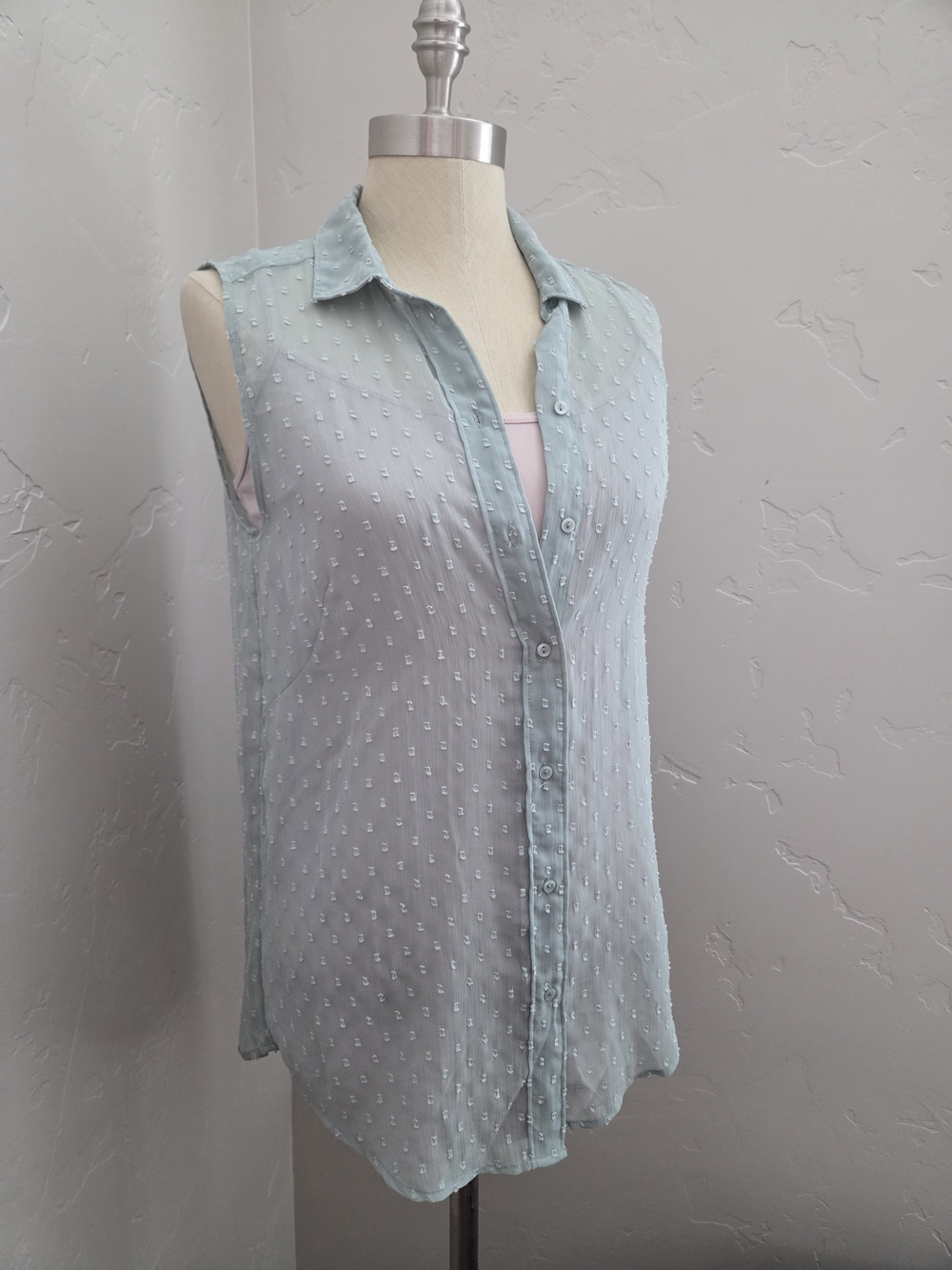 H&M Sleeveless Button-Down Top in Light Mint